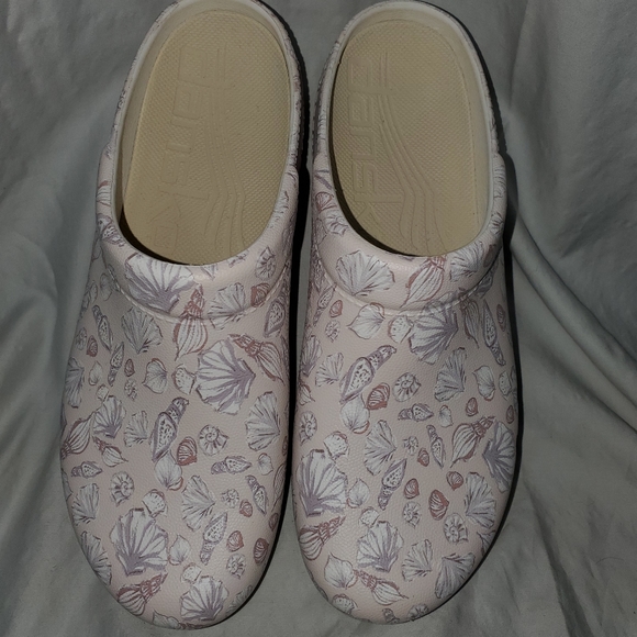 COPY - Dansko Women's molded sea shells EVA clog size 40 - Picture 3 of 10